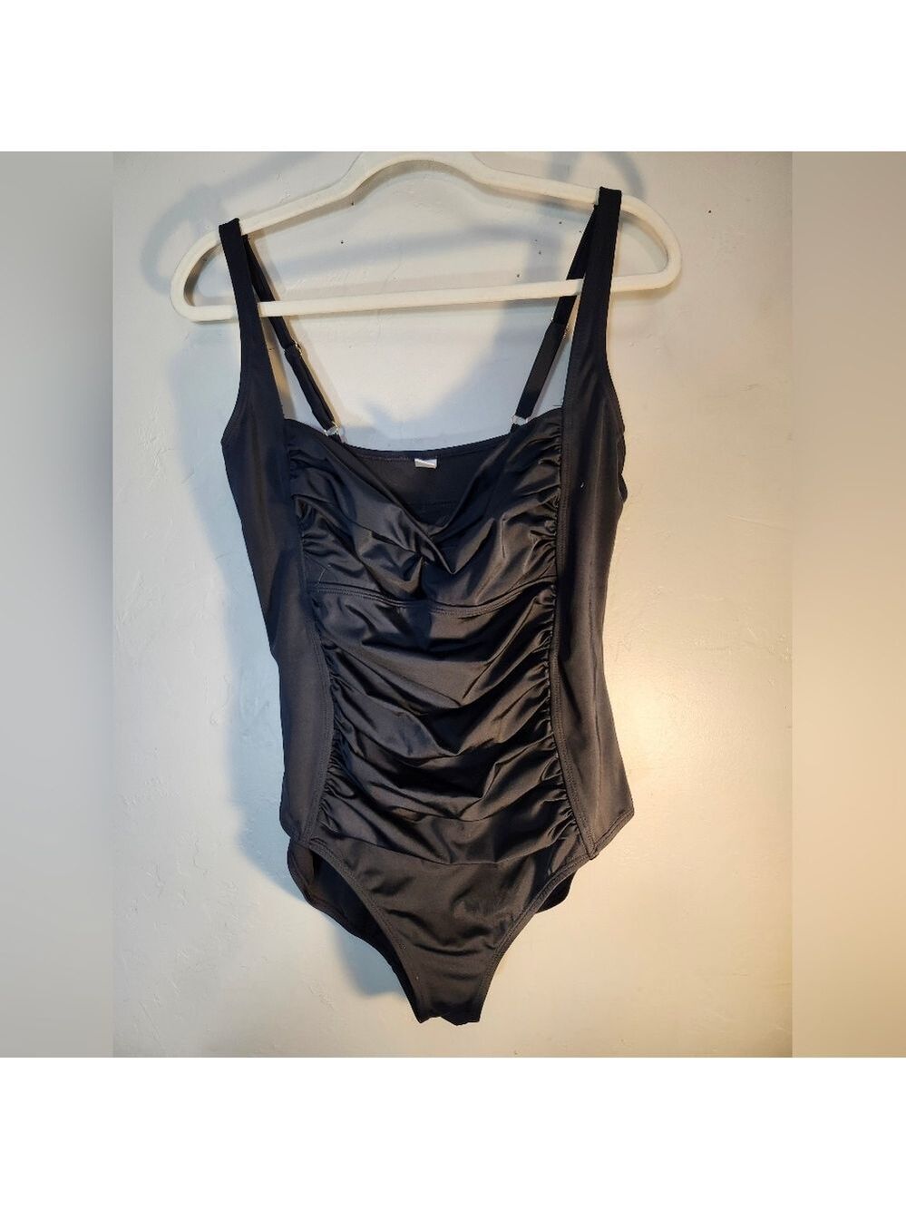 Tropical Escape Elegant Black Ruched Women's One Piece Swimsuit Sz 16